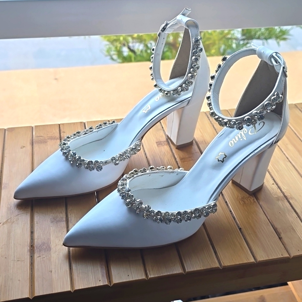 White heels size US 7/EU38